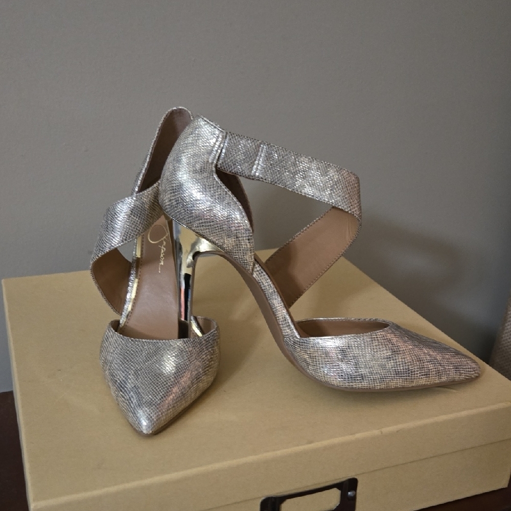 Jessica Simpson Shimmering Gold Heels Size 7.5
